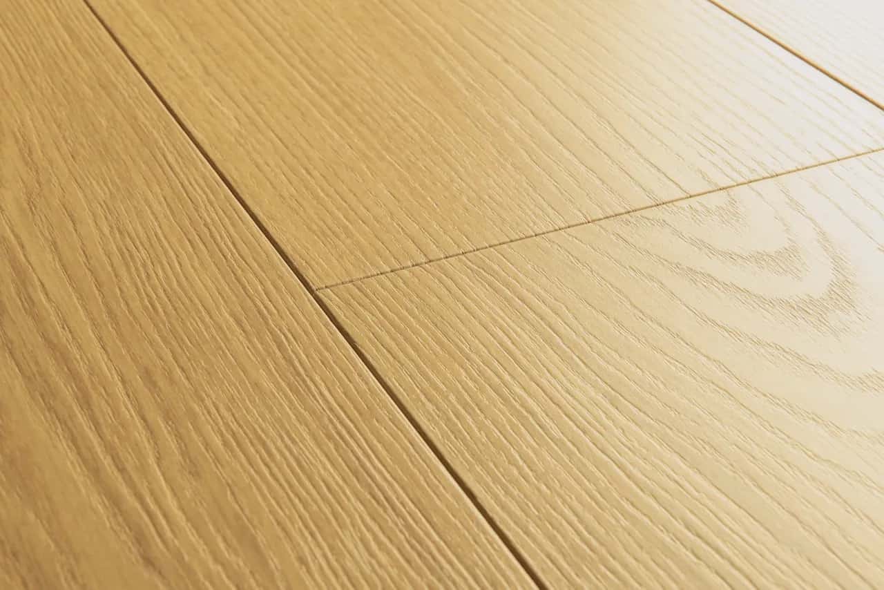 Natural varnished oak Laminate Capture