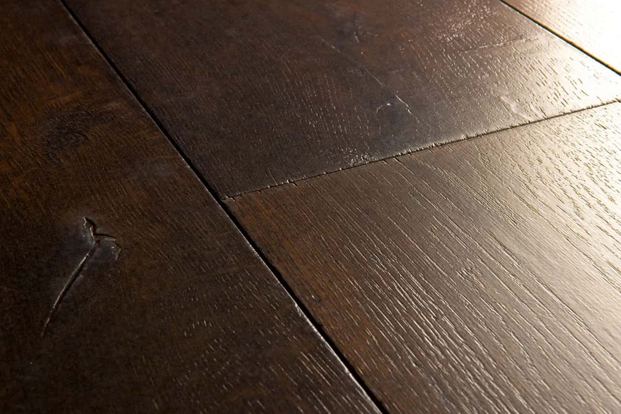 Waxed oak brown Laminate Capture