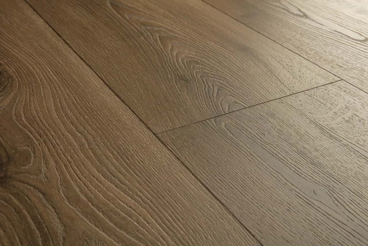Warm brown oak Laminate Classic