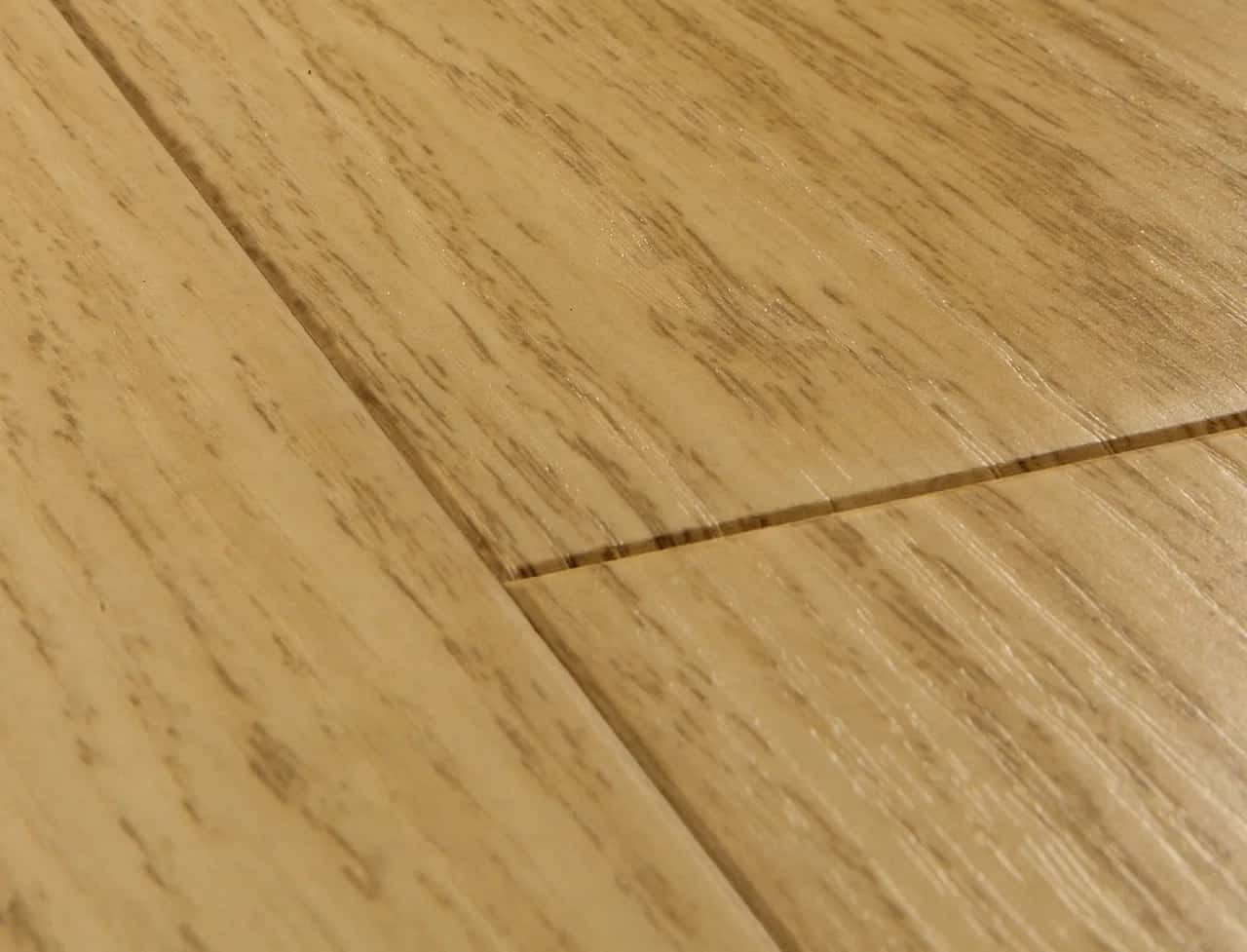 Natural varnished oak Laminate Impressive