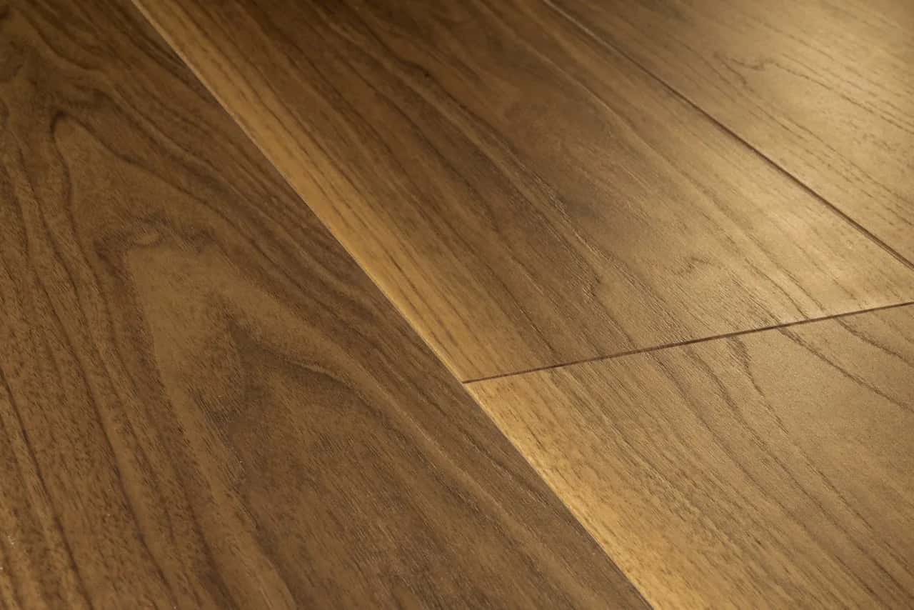 Vivid walnut Laminate Impressive