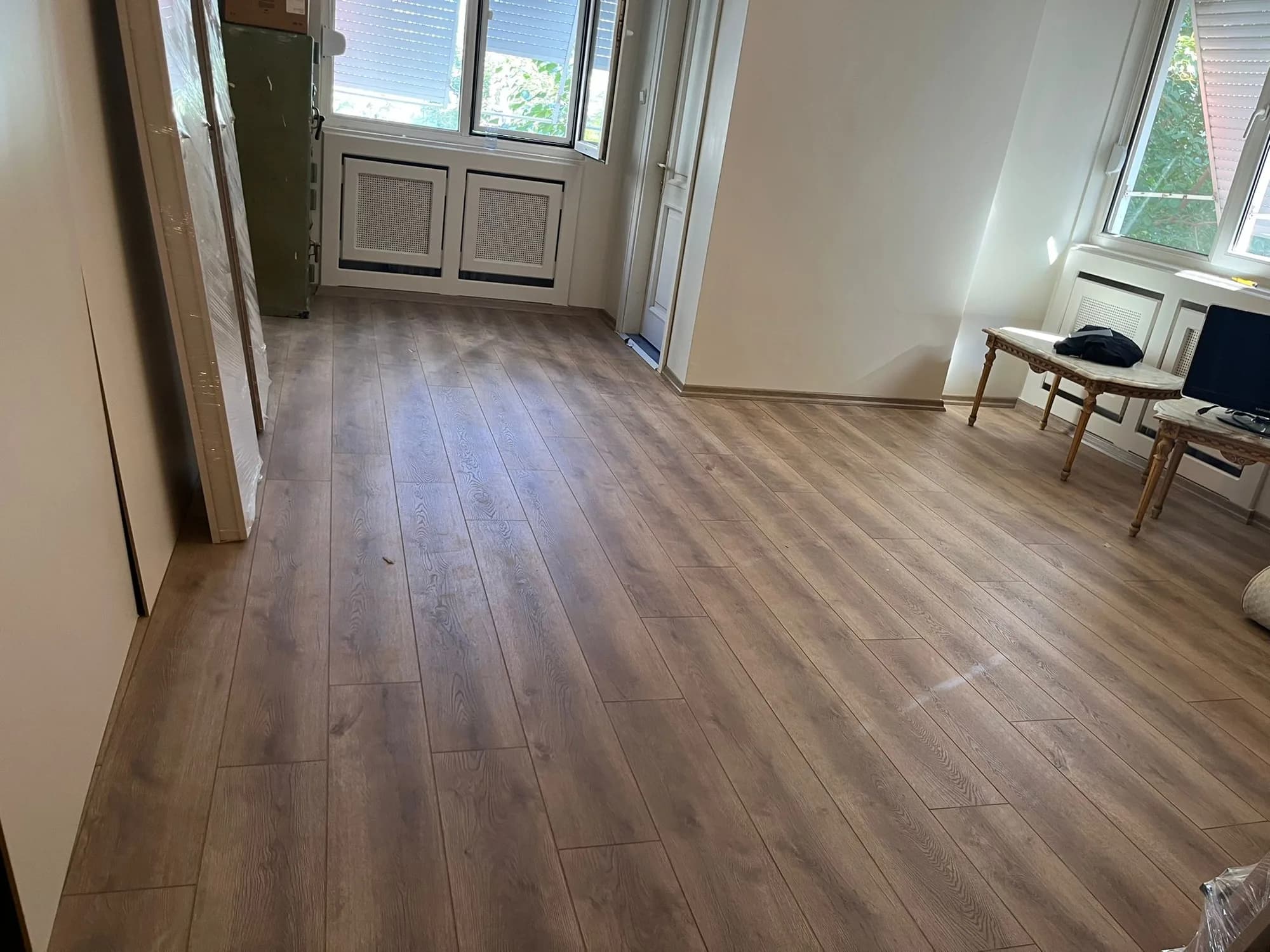 Eşyalı Evde Laminat Montajı