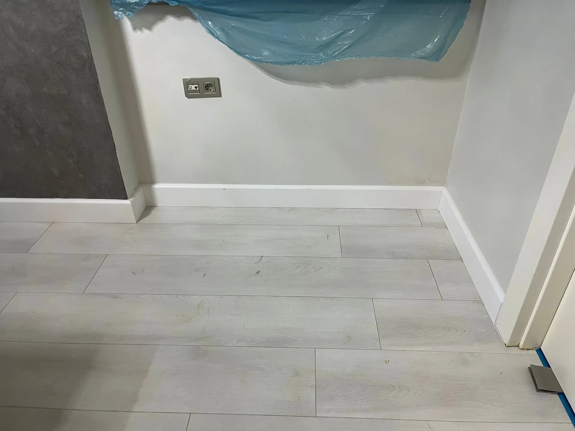 Proje Başlığı Kadıköy 1071 Sitesi Laminat Parke ve Süpürgelik Montajı