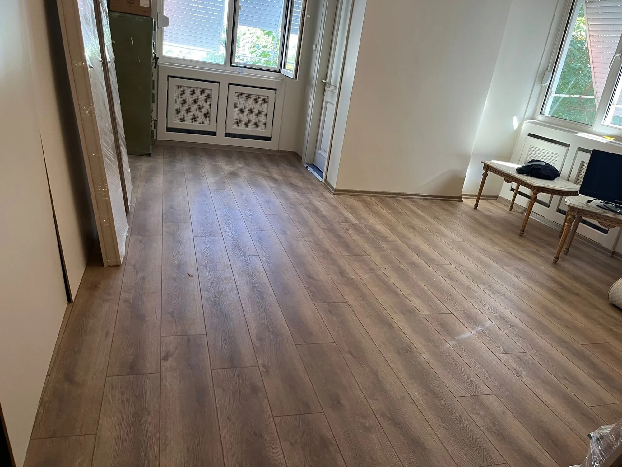 Eşyalı Evde Laminat Montajı