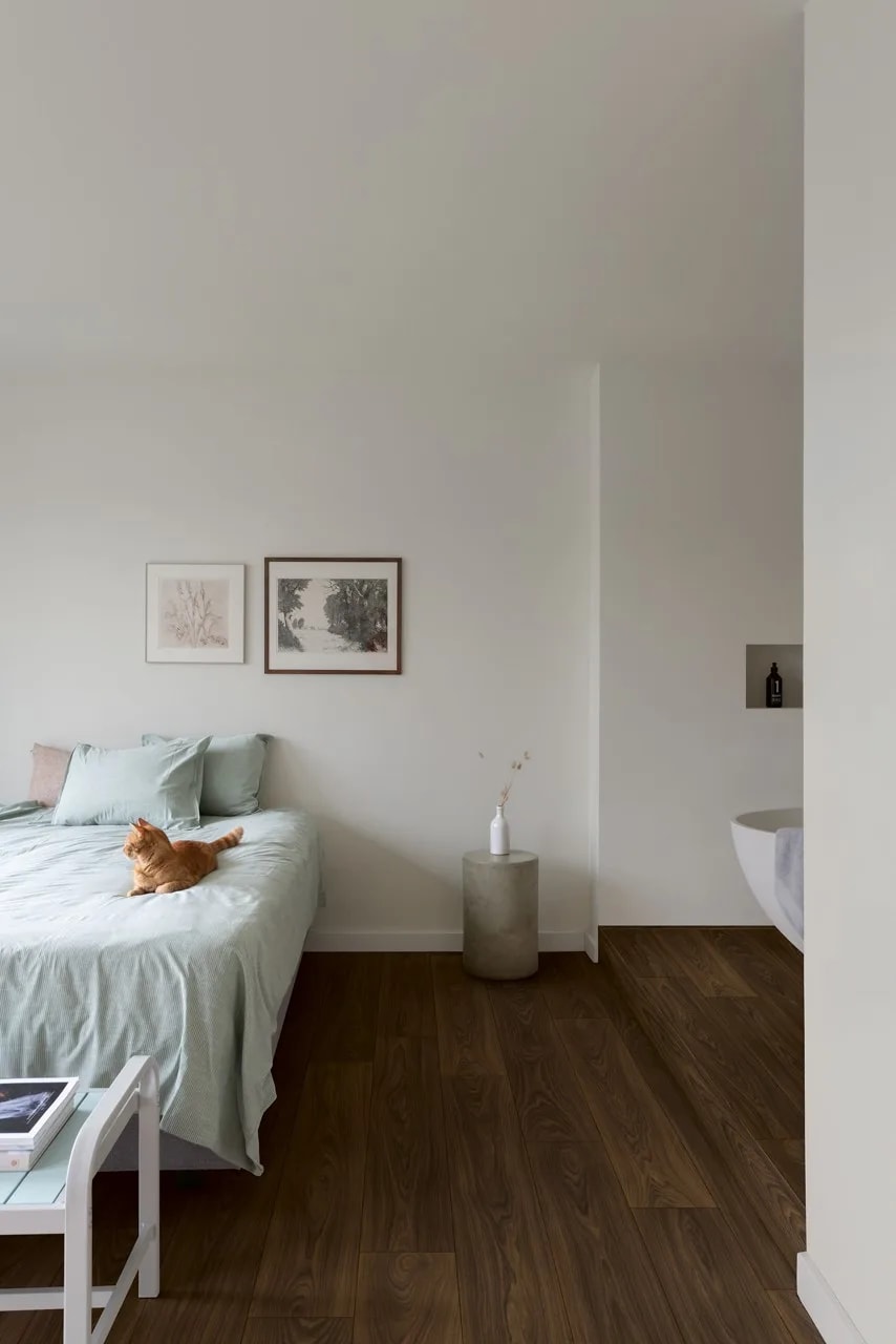 Mocha brown oak Laminate Classic