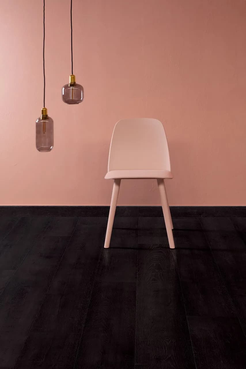 Painted oak black Laminate Capture