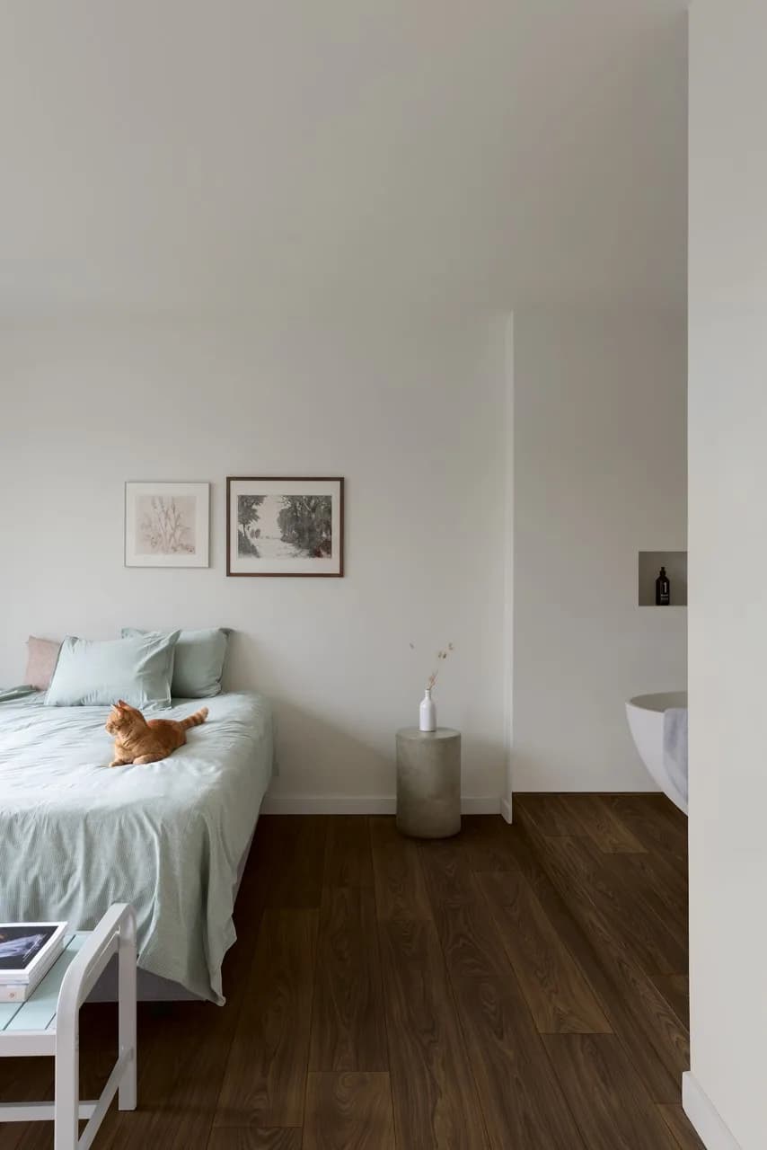 Mocha brown oak Laminate Classic