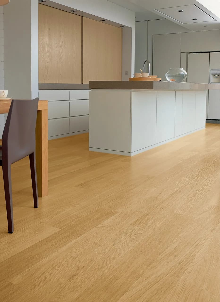 Natural varnished oak Laminate Eligna