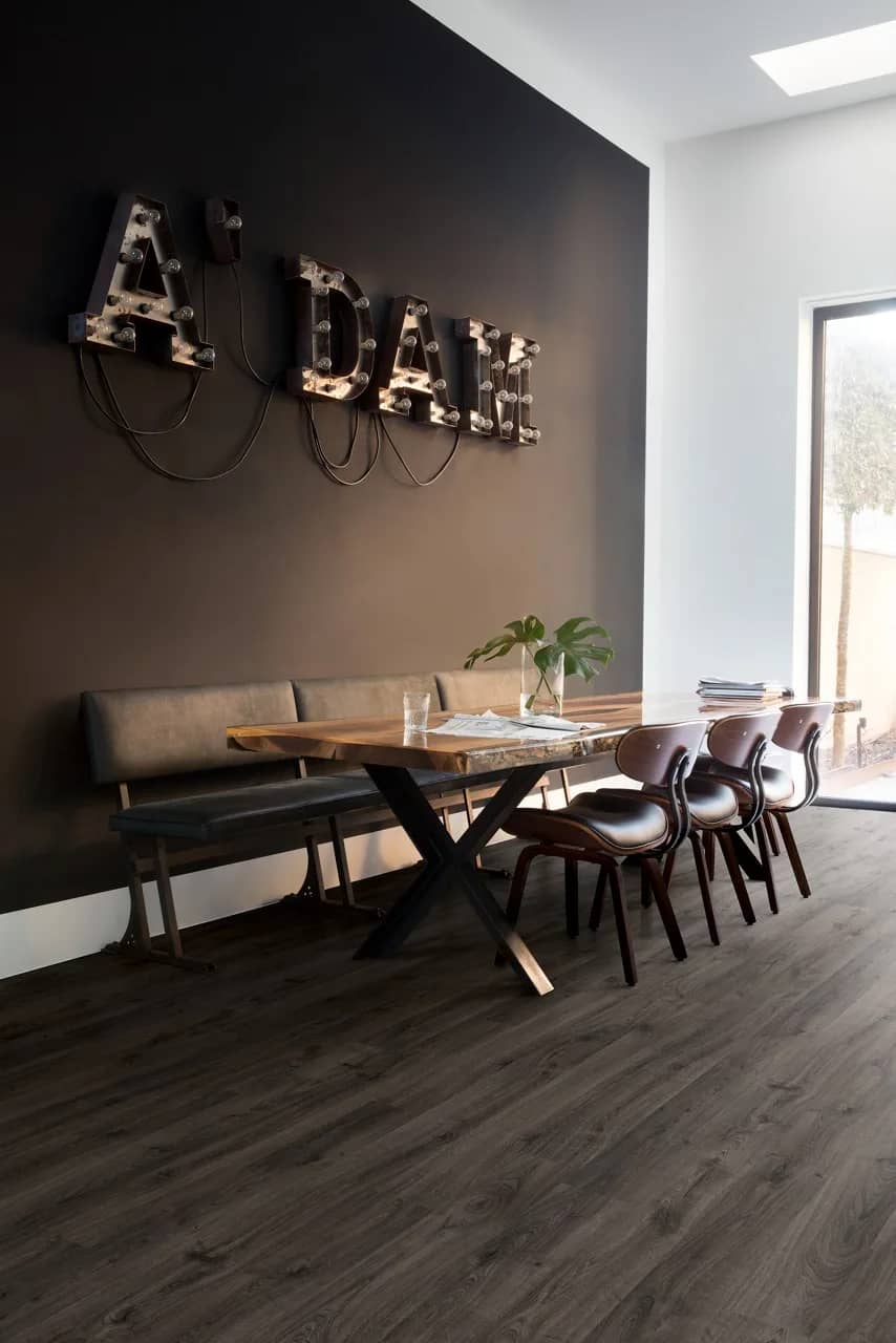 Newcastle oak dark Laminate Eligna uygulama görünümü