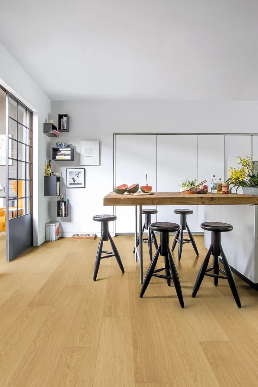 Natural varnished oak Laminate Impressive