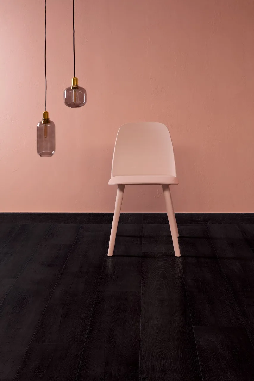 Painted oak black Laminate Capture