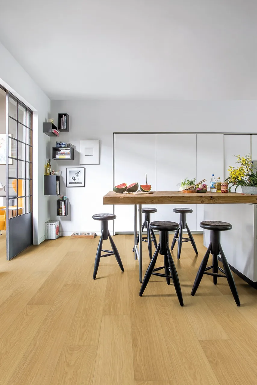 Natural varnished oak Laminate Impressive
